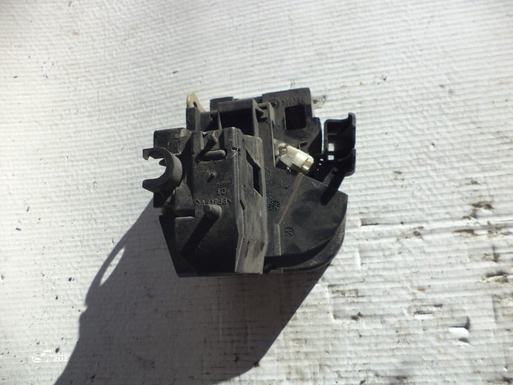 Broasca usa RENAULT  CLIO 2001 DF