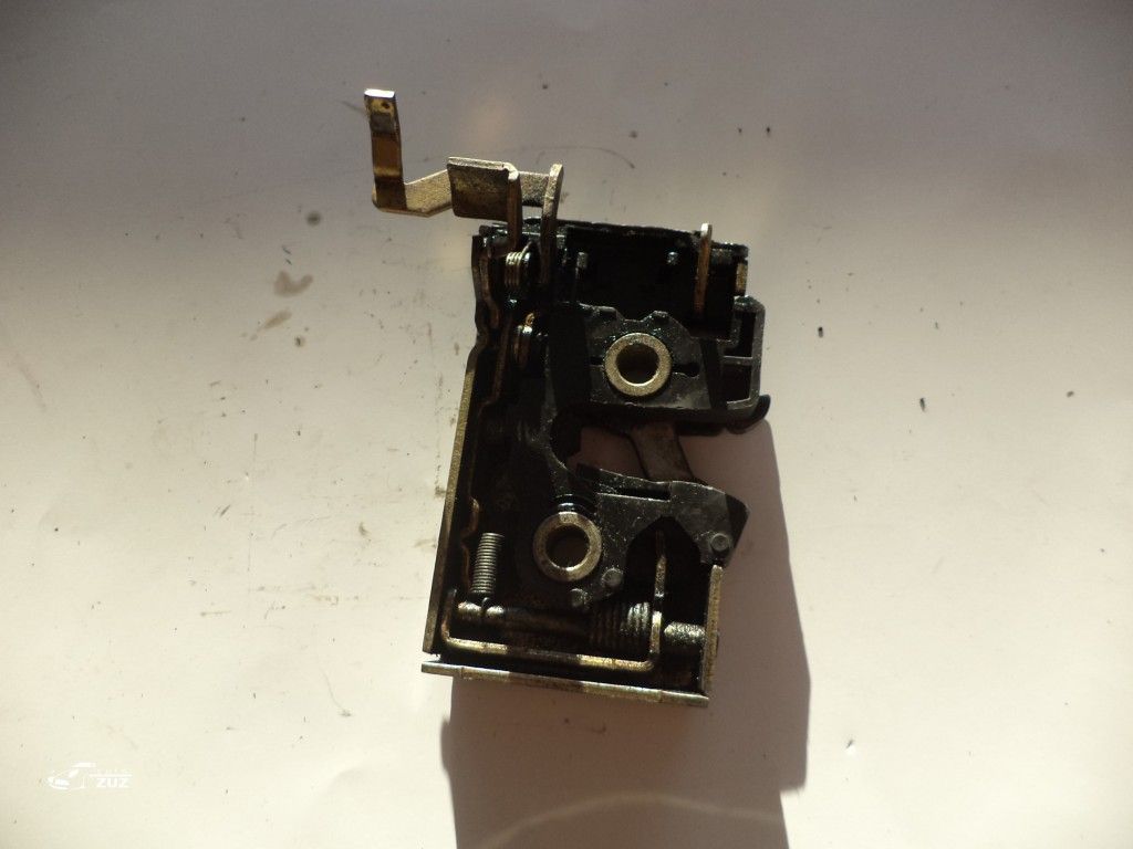 Broasca usa VOLKSWAGEN PASSAT -  357837016D