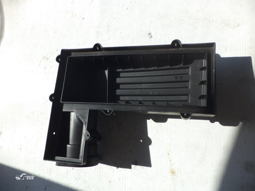 Capac carcasa filtru aer VOLKSWAGEN PASSAT -  3C0129607AG