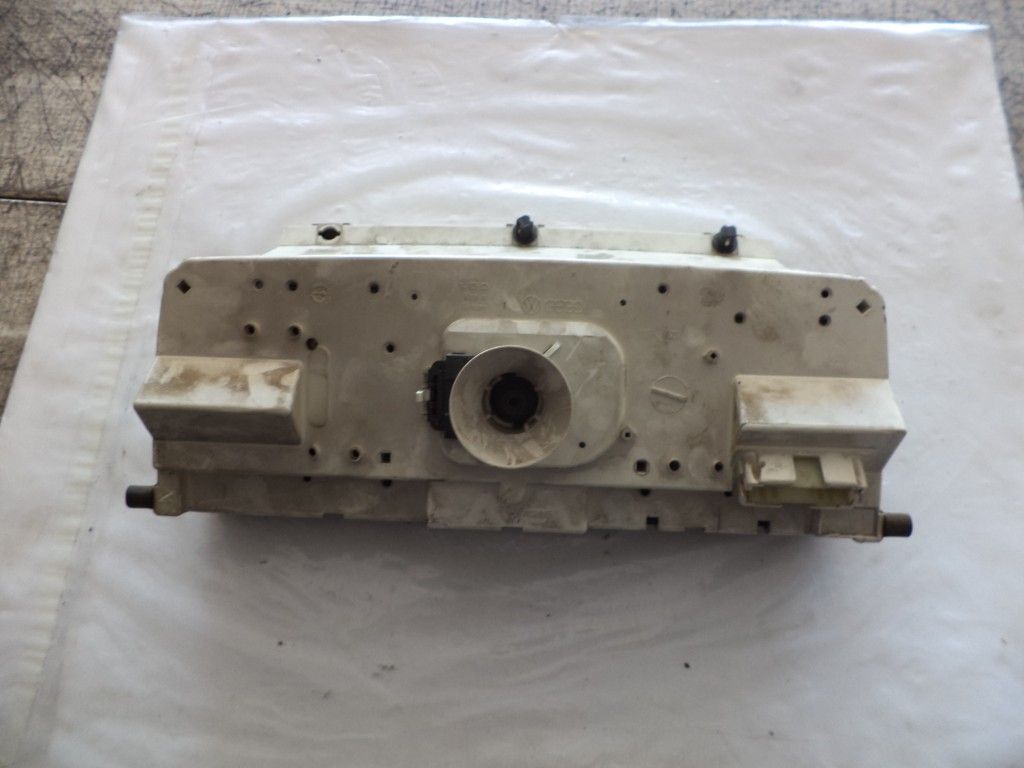 Ceas bord VOLKSWAGEN  PASSAT -  81117621