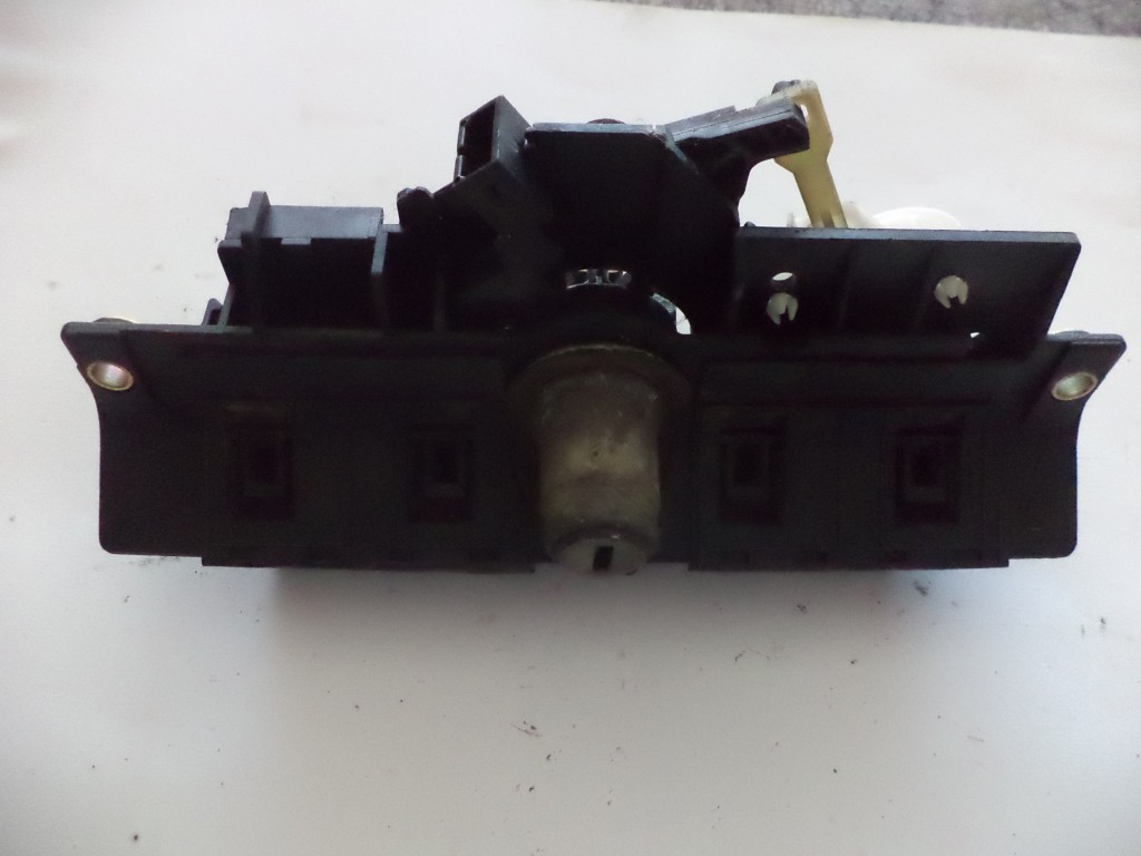Clanta spate AUDI  A6 - 4B0827565