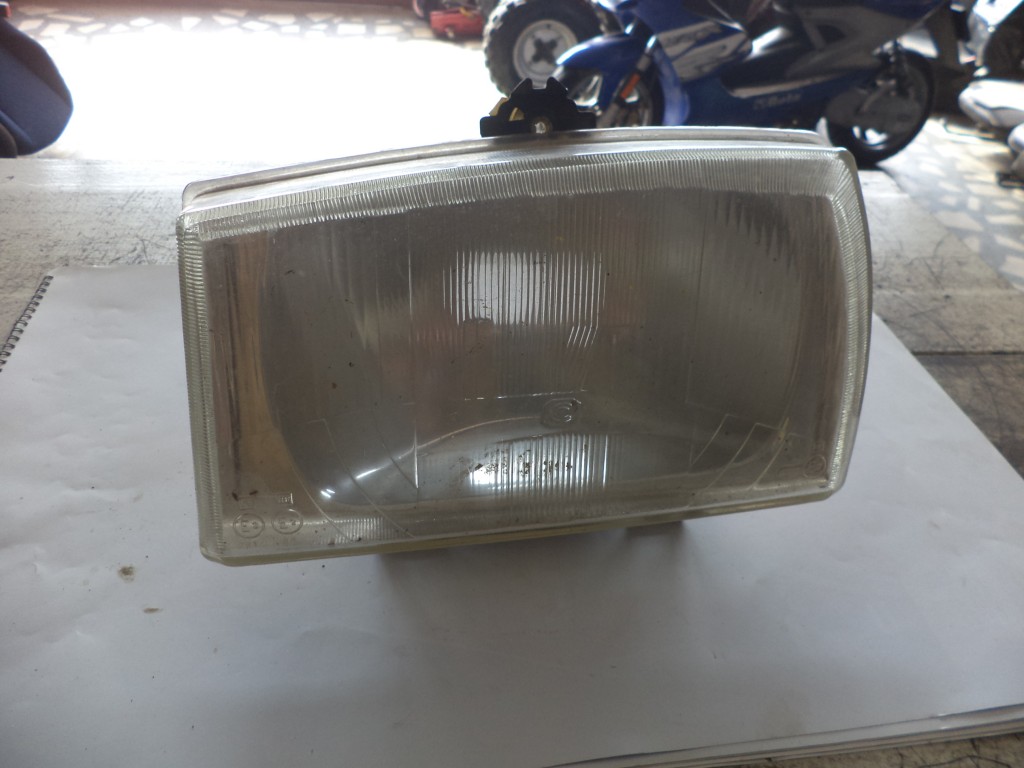 Far PEUGEOT 304