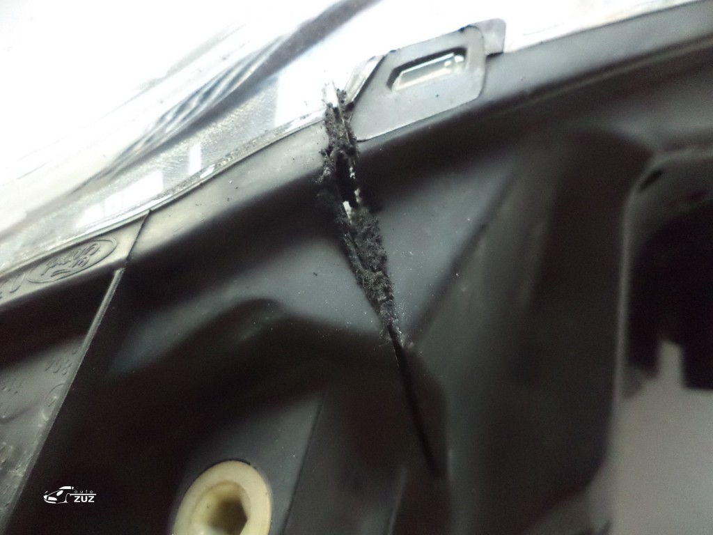 Far fata FORD FOCUS 2 - 8M51-13W030- CF