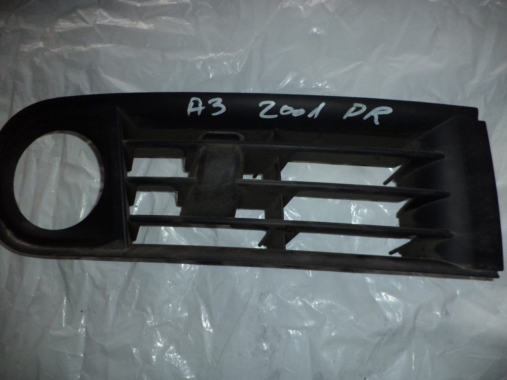 GRILA BARA AUDI A3 - 8L0807490A