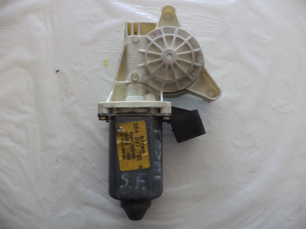 Motor geam VOLKSWAGEN PASSAT - 3B4837751A