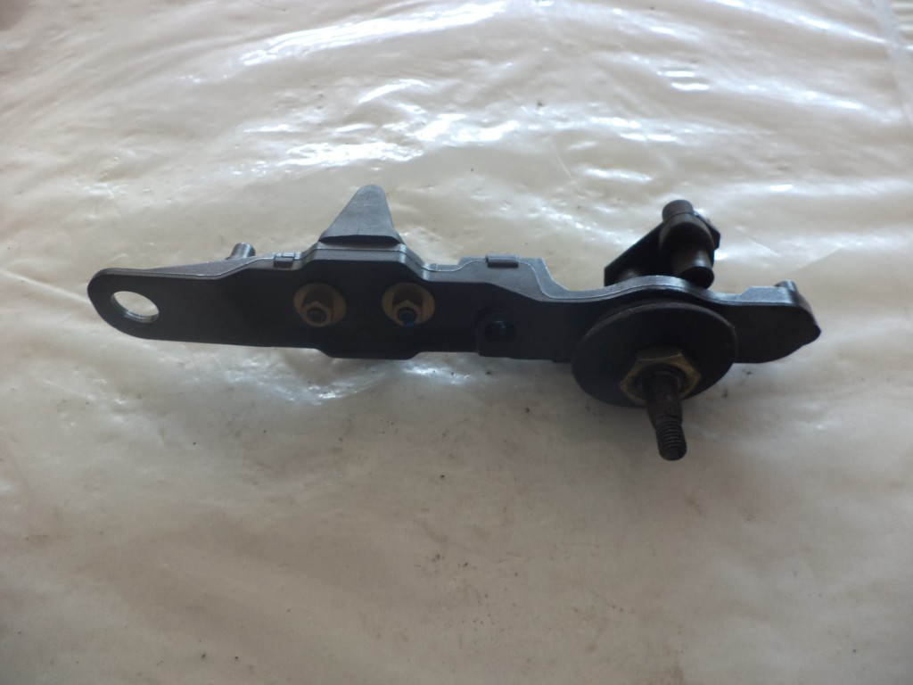 Suport brat stergator RENAULT LAGUNA 2 - 8200015380